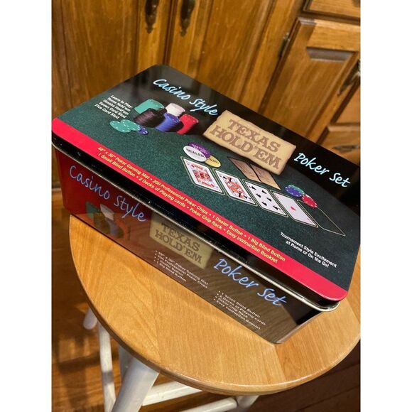 Casino Style Texas Hold’Em Poker Set New in tin, cards, chips, instructions, mat - Picture 7 of 7